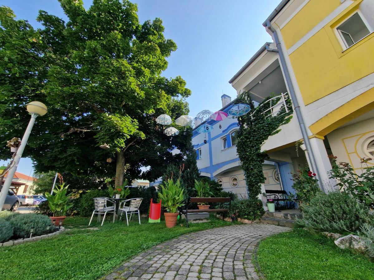 Rozina Apartman Mosonmagyaróvár エクステリア 写真