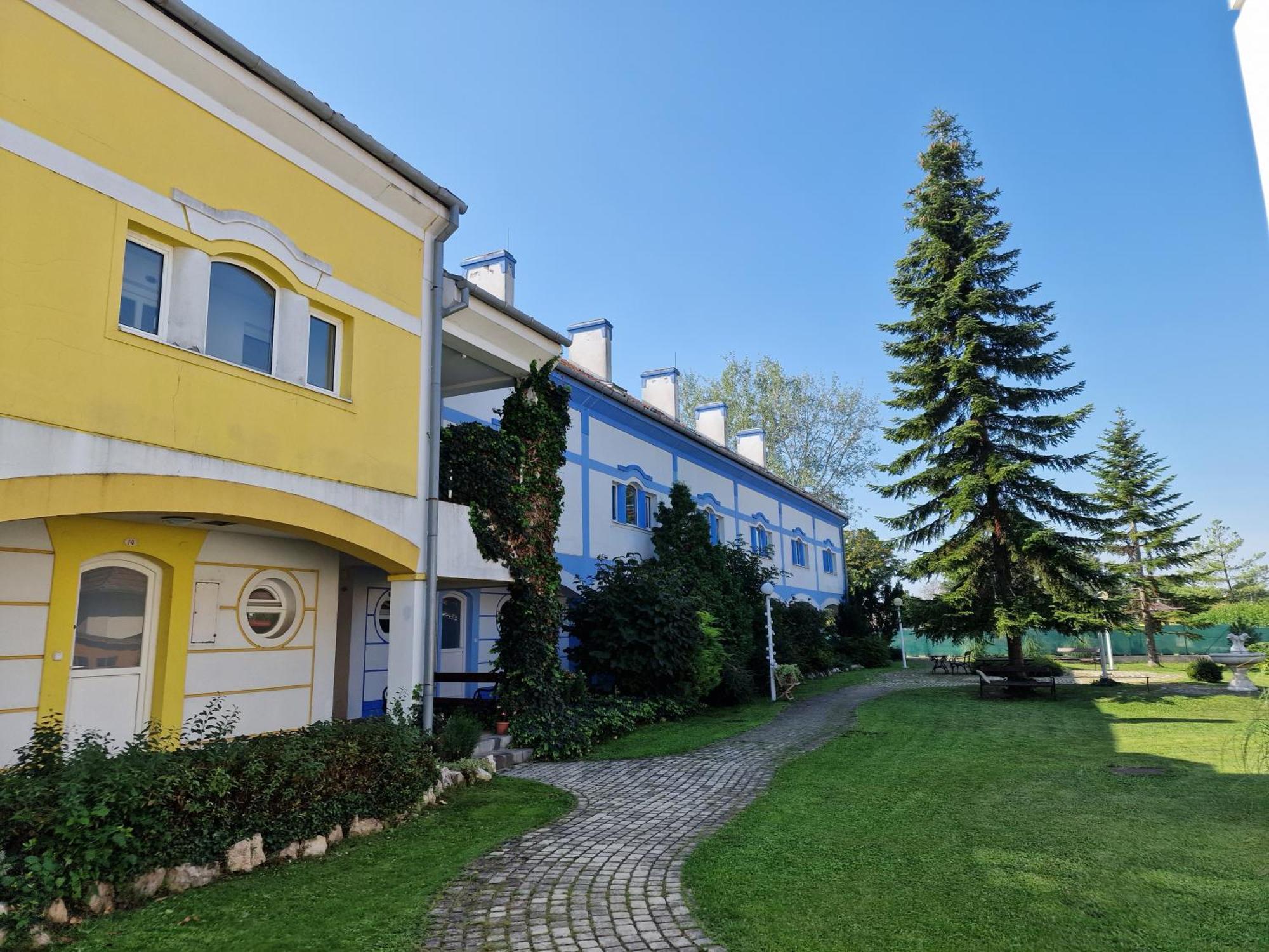 Rozina Apartman Mosonmagyaróvár エクステリア 写真